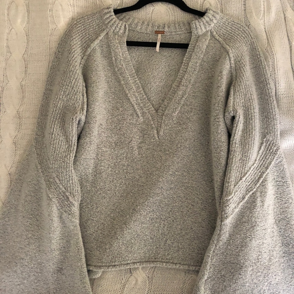 FREE PEOPLE BELL SLEEVE SWEATER SIZE S